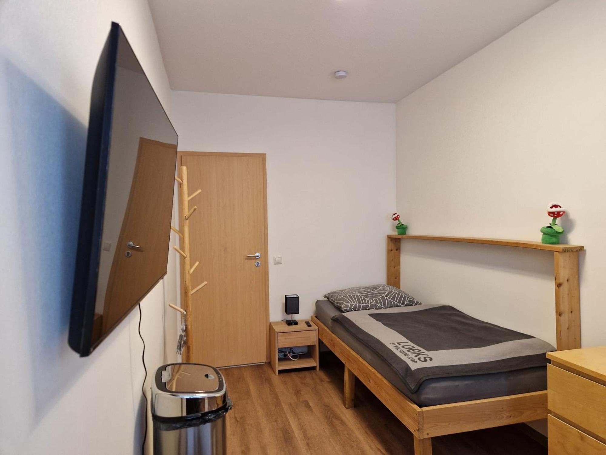 Einzelzimmer In Ruhiger Lage --- Check-in Mit Schluesselkasten Homestay *
